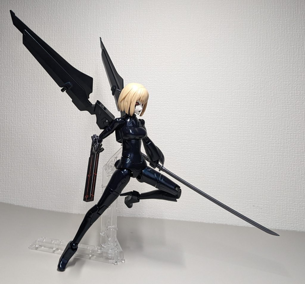 似合いそうなので日本刀も。