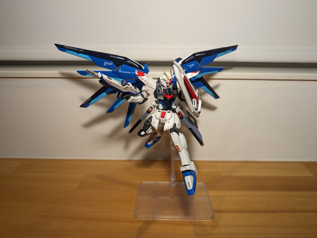 瓶の塗料使ってみたけど、めっちゃネバネバしてて塗りにきぃなと思ったらうすめ液ってやつがあるらしくて勉強になった シール貼った感えぐいのなんとかしたいですねトップコートってやつがあるらしいからいつかやってみたい