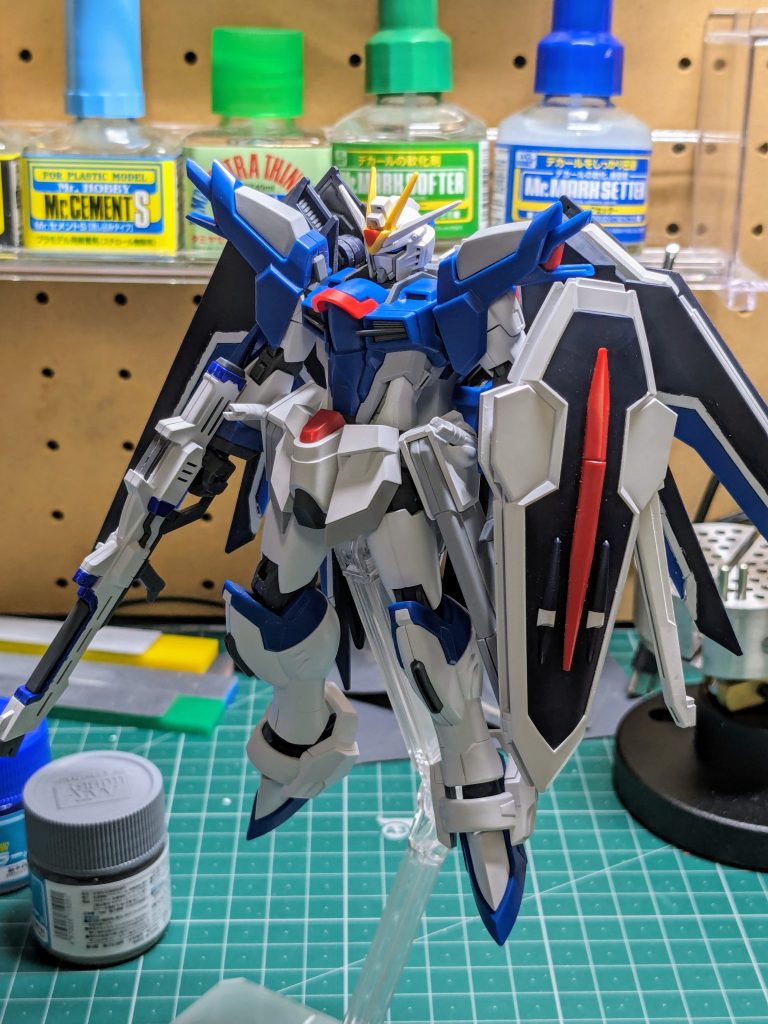 ライフルは部分塗装。合わせ目消しはウイングと同様、次回以降。ちょっと面倒さが勝ったとも言います(汗)スミ入れなどはまだですが、これだけでも十分カッコいい。