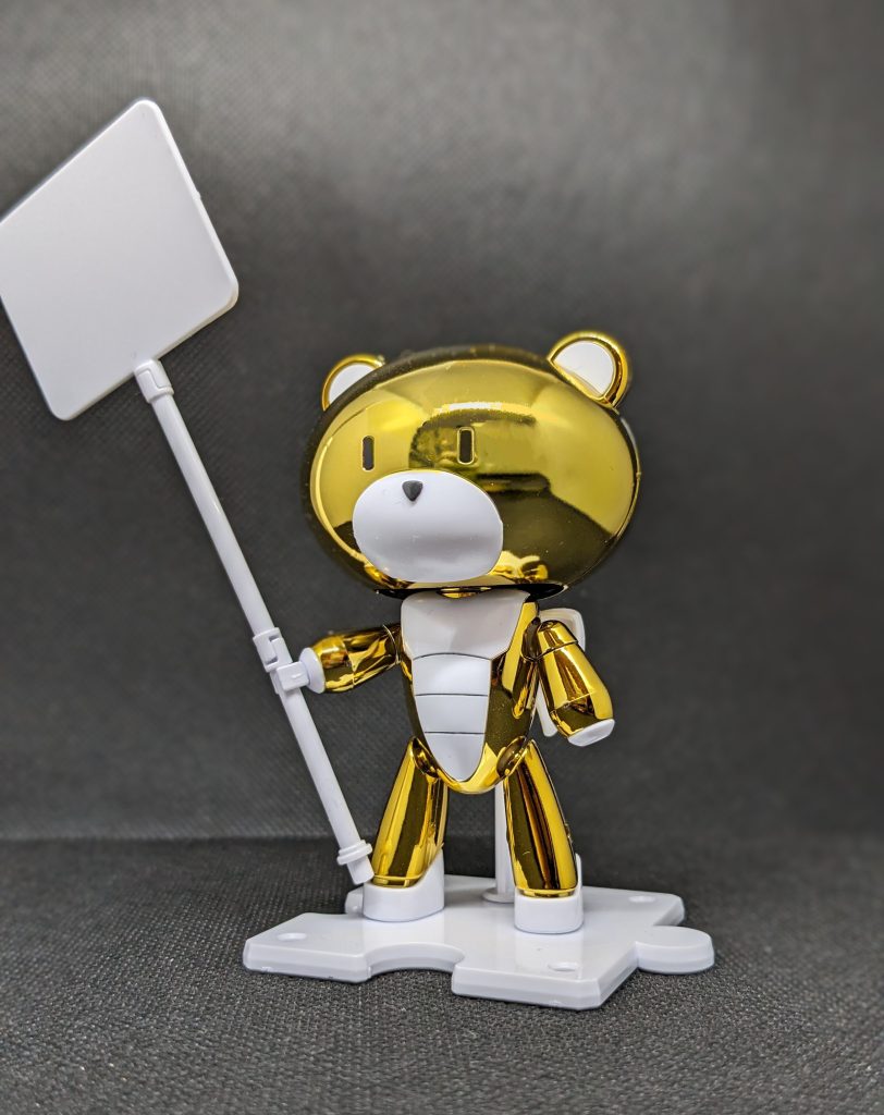 目立つゲート跡のみハセガワのミラーフィニッシュを貼っていますそれと鼻を部分塗装しています。