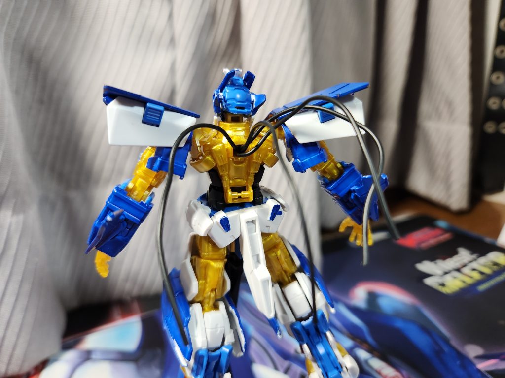 こだわりは背中の触手？ケーブル？です