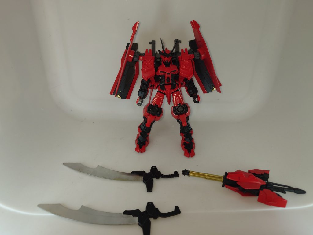 戦国アストレイ頑駄無をベースに武装を近接主体の大型刀とガトリングに変更、肩のアーマーは対ビーム兵器を想定しフォビドゥンからゲシュマイディッヒ・パンツァーを移植