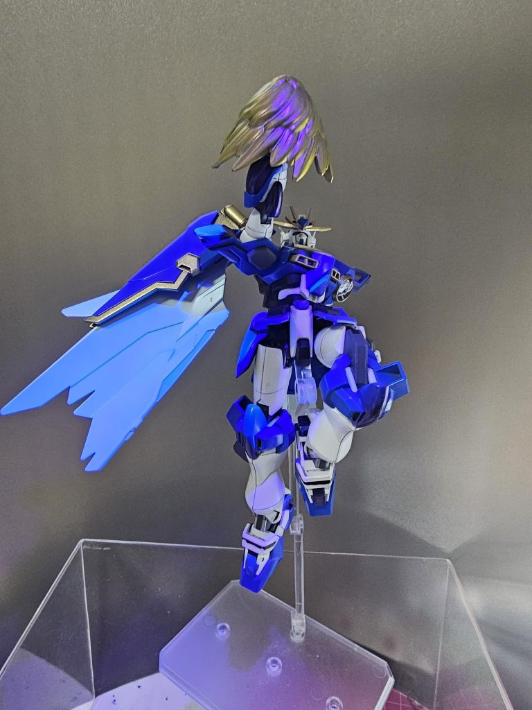 ブラックライトで光る様にしてみましたが、なかなかうまくいかないですね。