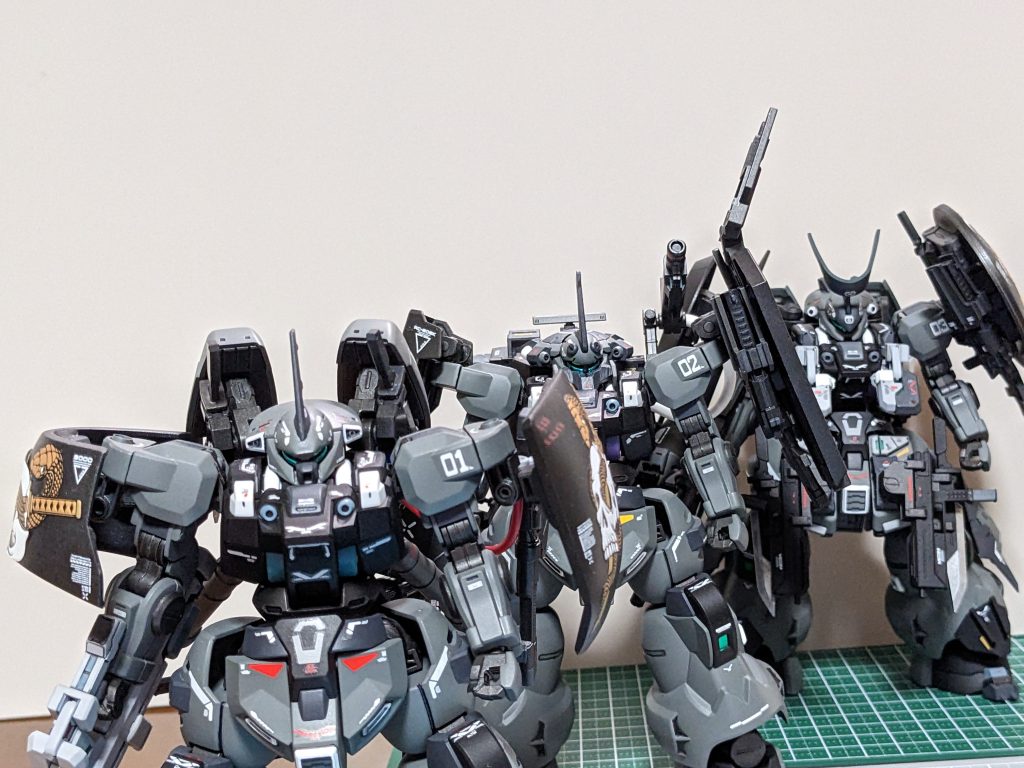 1号機(隊長):長距離狙撃型2号機(副長):中・近距離支援型3号機(天才):白兵戦特化型みたいな。