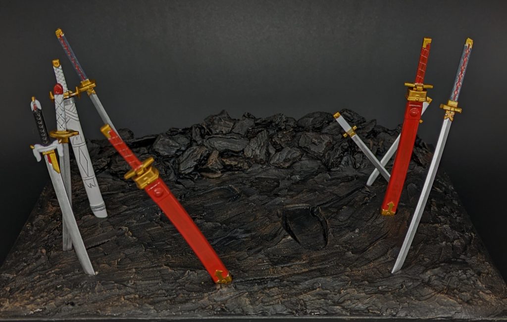 ベースは紙粘土とバークチップ。刀は色々なSDのものを使用しています。