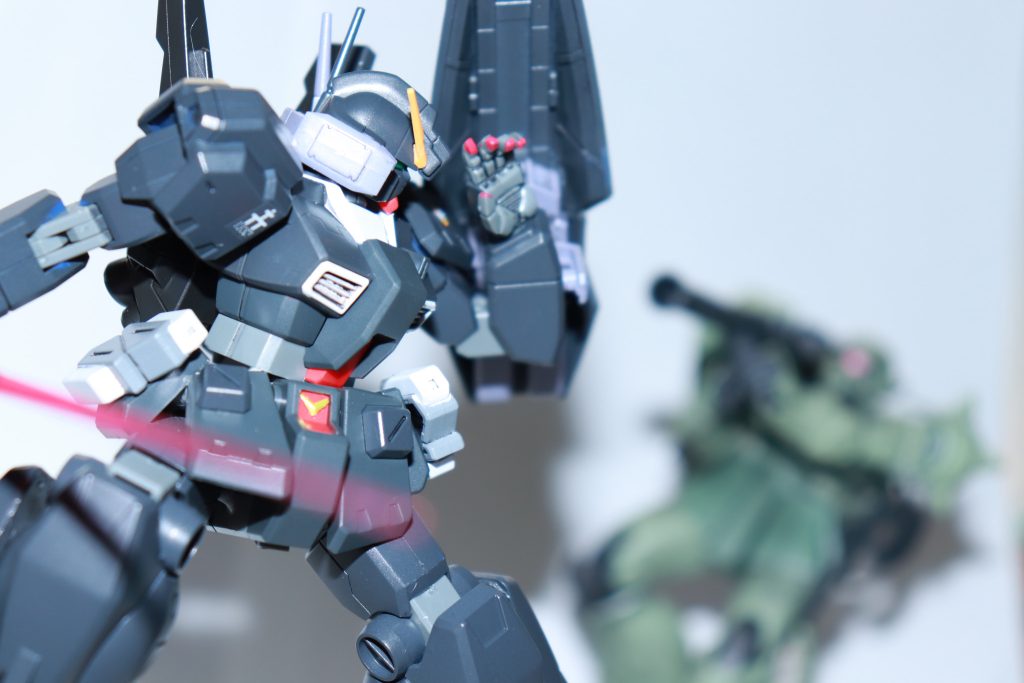 AOZ設定機の特徴のもいえる指先の赤色(センサーだとか)も再現しました。AOZの機体といえば, オレンジのバーと指先の赤色ですよね。