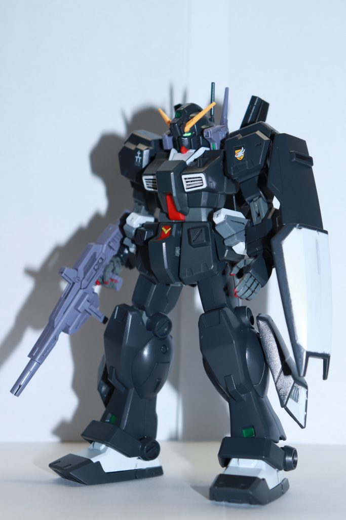 A.O.Z Re-bootよりヘイズル·ケルデルクを作ってみました。バックパックと武装類は設定通りMk-Ⅱから, 脚部側面のスラスターはアレックスから持ってきています。ペイルライダーかマドロックを入手できたら交換したいですね…