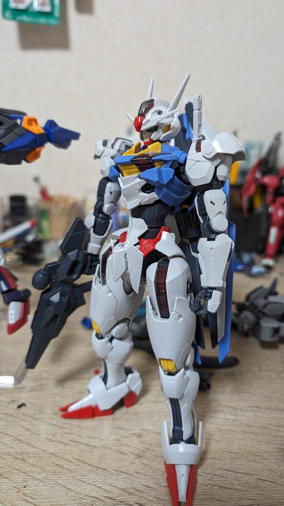 ジャンクの状態で売ってましたハンドパーツの変え手とライフルエフェクト以外は揃ってました!フルメカニクス良いキットだと思います。(HGよりはよっぽどいい感じ)ぜひ見かけたらどうぞ~