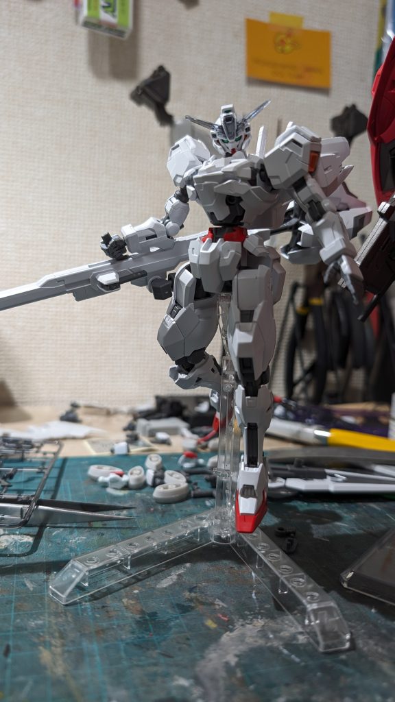 塗装後赤と黄色とカメラアイのみ塗装しています