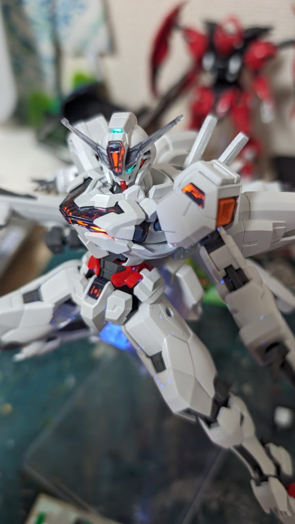 近くで寄るとさすがに線のブレがわかる()