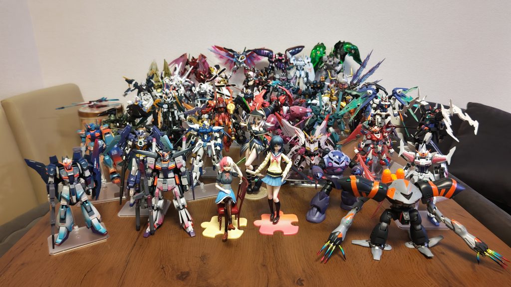 そういえば年末に去年塗った作品を整理してたんですが、一度棚から出したら約60体ありました！1Wに１体くらいのペースですね！