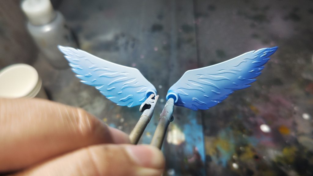 下面を蛍光ブルーで表現