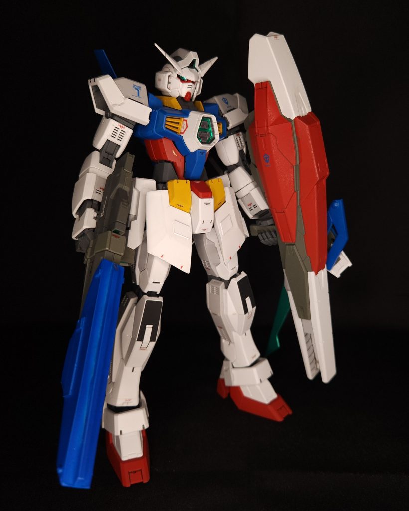全体はこんな感じ。基本構造は変えず、HGからカラーリングやデカールなどMGだからこそできることを詰め込んでみました。