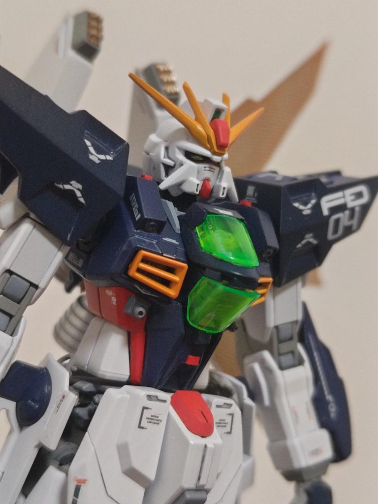 ちょいアップで。リフレクターはゴールドの上からパールゴールドで光るように。蛍光クリアーを上からかけてブラックライト当てた時に光るような感じにしてみましたが、ブラックライト持ってないので試したことはないですw