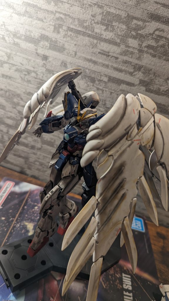 羽の汚しはウェザリングマスター。ちょっと濃い目に。