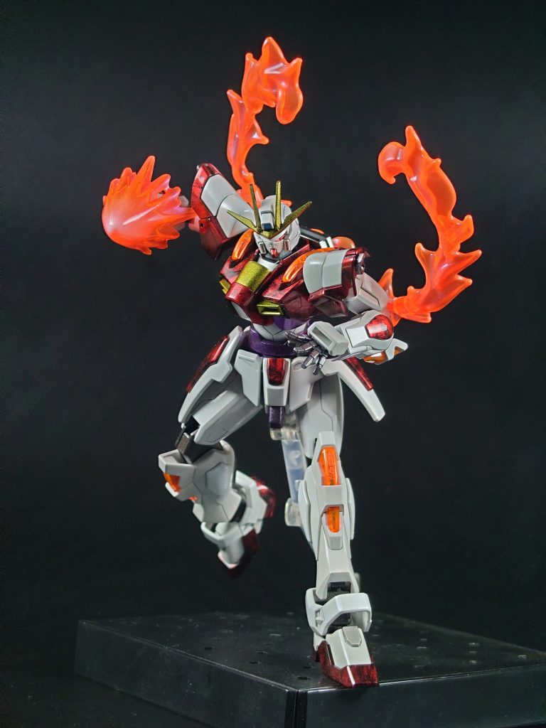 クリアーを数回重ねてるので、だいぶ塗膜は強いのですが、ポージングが決めやすいキットなので、より万全を期すためにタミヤモデリングワックスで艶出しと表面の保護をしています。