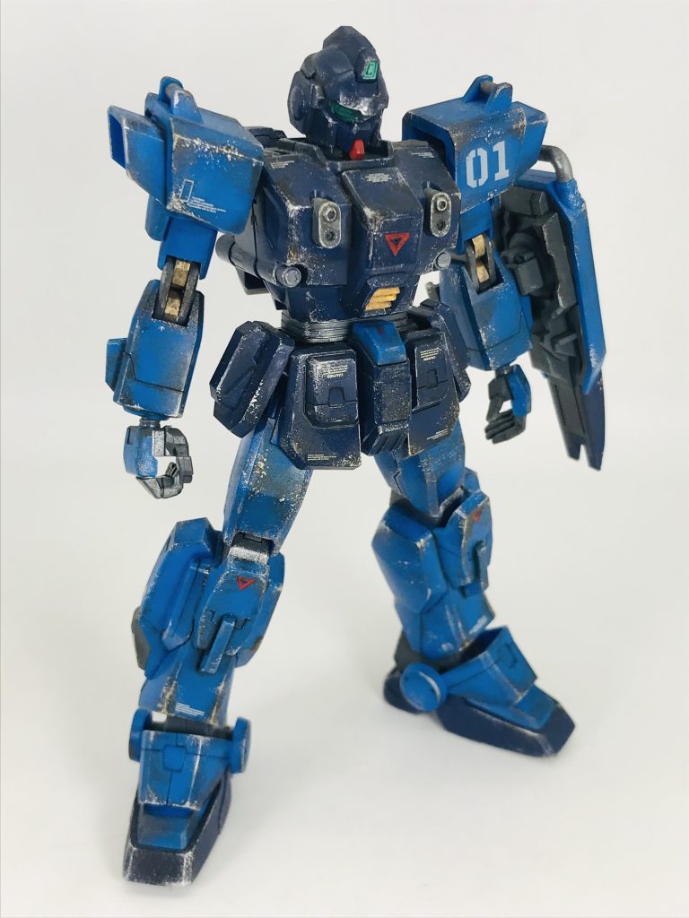 初めてのウェザリングで…なぜこの汚しにくいカラーの機体を選んでしまったのか…それほどYouTubeで見たブルーディスティニーがカッコ良くみえたのでしょう😅