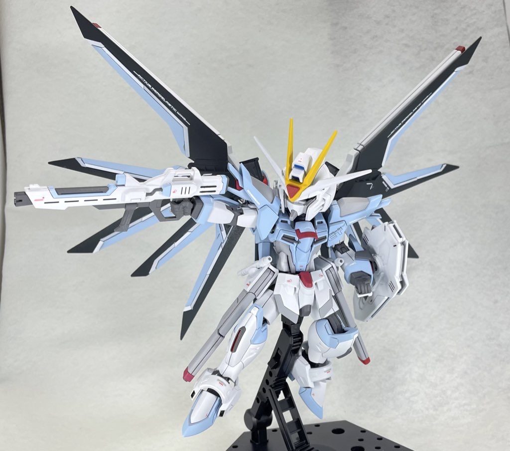 やはりseed機体はこのポーズを取らせたくなります!