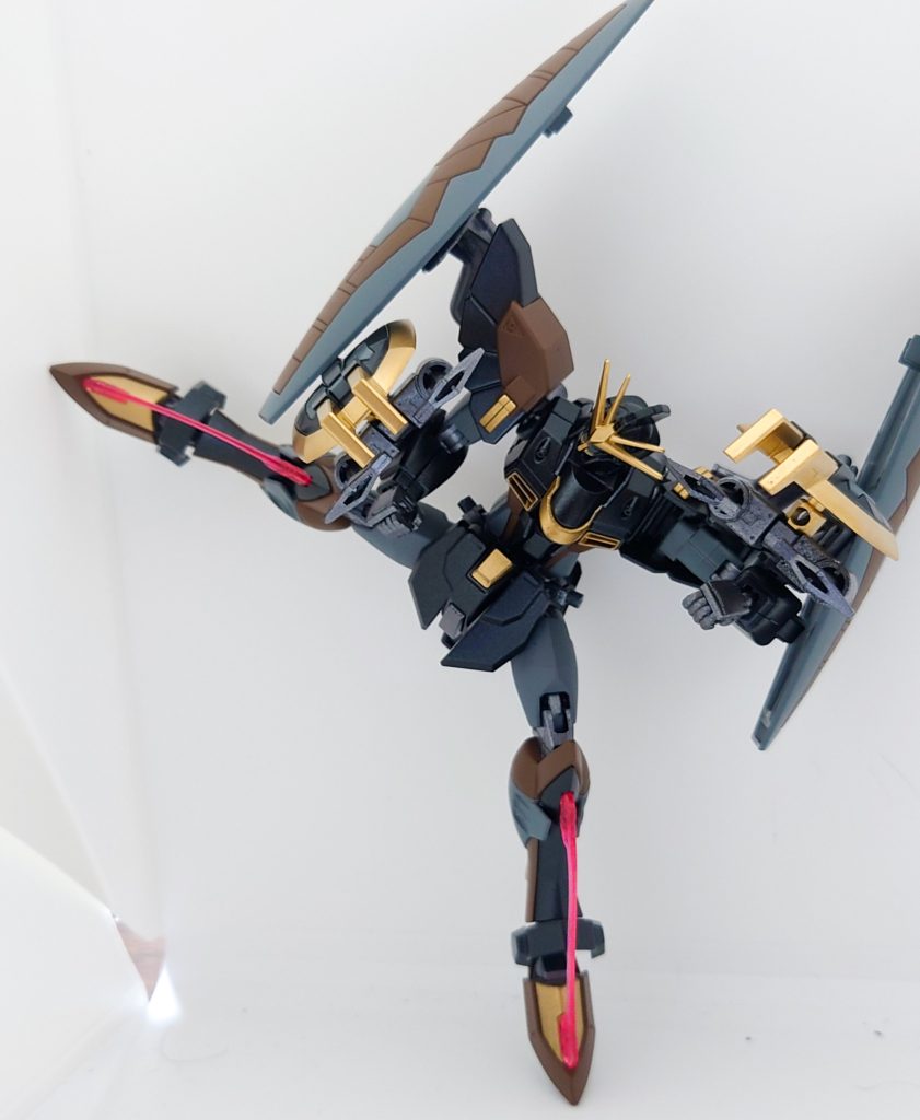 そして、足に仕込んだ近接戦闘武器。