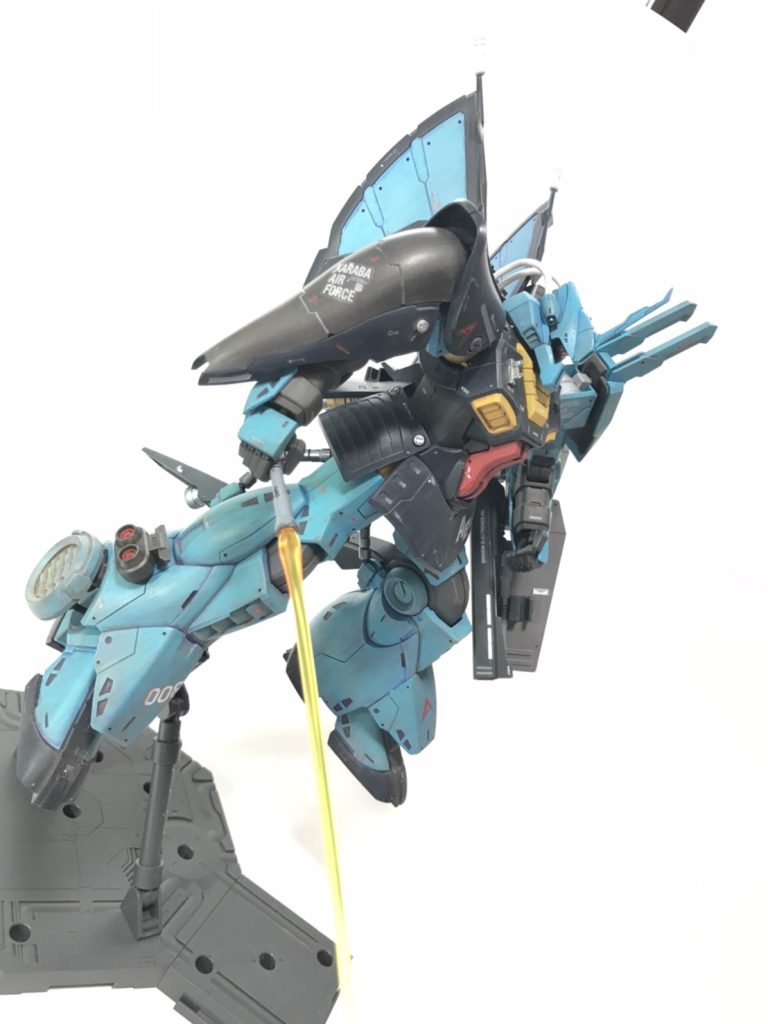 ビームサーベル持ち。ディジェはビームナギナタですが、こちらも悪くないかも…