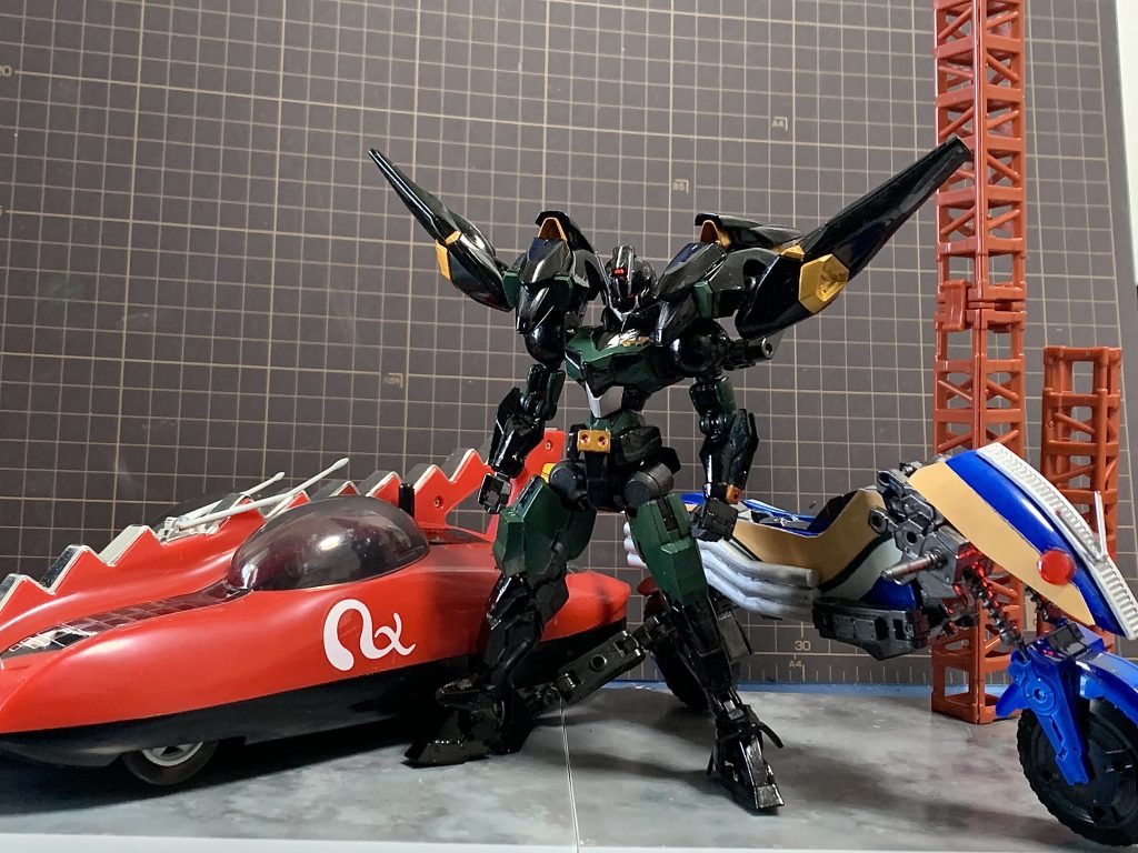 秘密結社ゴルゴムの違法ガンド実験によりキングストーンを埋められたアーシアンのコウタロウとBLACK。この石の力によりコウタロウはBLACKに搭乗することができ、絶大な力を発揮することができる。パーメット技術にかなり酷似しており、ゴルゴムにはヴァナディースの一員であったものが紛れている可能性があった。アドステラの創世王として洗脳されそうになるところを父親に救われ、この力を平和のために使うことを決意する。そしてゴルゴムに加え、アーシアンスペーシアンを超越した種族クライシスが現れピンチのコウタロウとBLACKは宇宙に投げ出された時、この姿BLACK RXに変化するのであった。