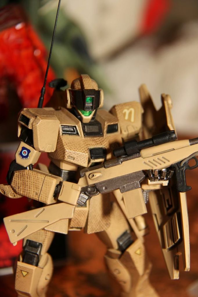 迷彩の柄ですが、サンドイエローにウッドブラウンです。網目の模様は救急箱の中にあった『ガーゼ』を被せ、その上からウッドブラウンをエアブラシで吹き付けてます。うまくスネークスキン迷彩になったかと思います☆お目汚しではございますがいいね！、コメント頂けると嬉しいです☆よろしくお願いいたします☆