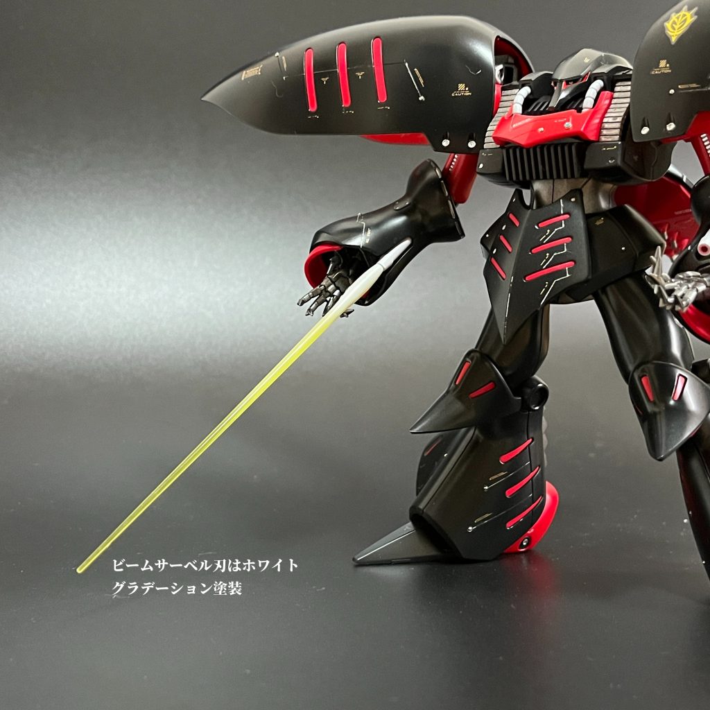 ビームサーベルはホワイトグラデーションで塗装。劇中でこんな使い方してたっけ??と思いつつもかっこいいのでOK!