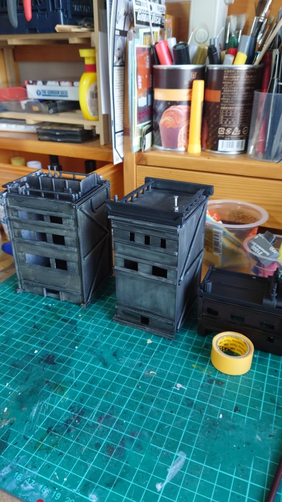 建物に色を塗りウェザリング!まだこのとき窓は抜けてます!