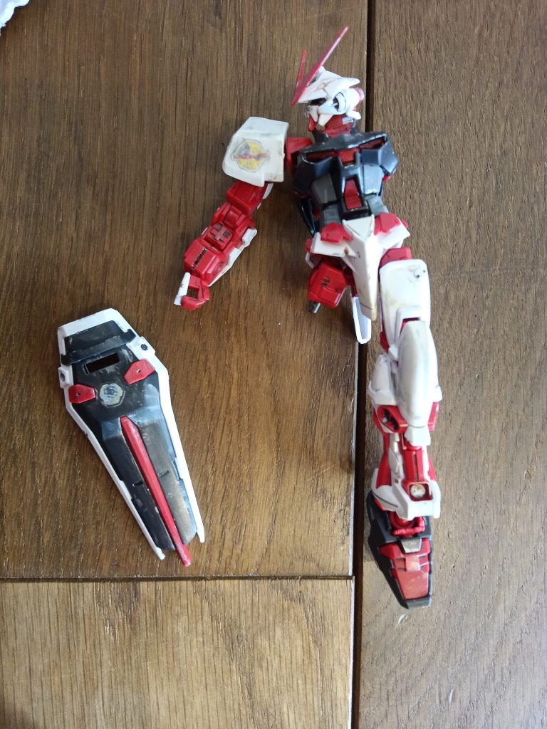 アストレイ&シールドアストレイは汚しを多くシールドは傷チッピング多めにしました