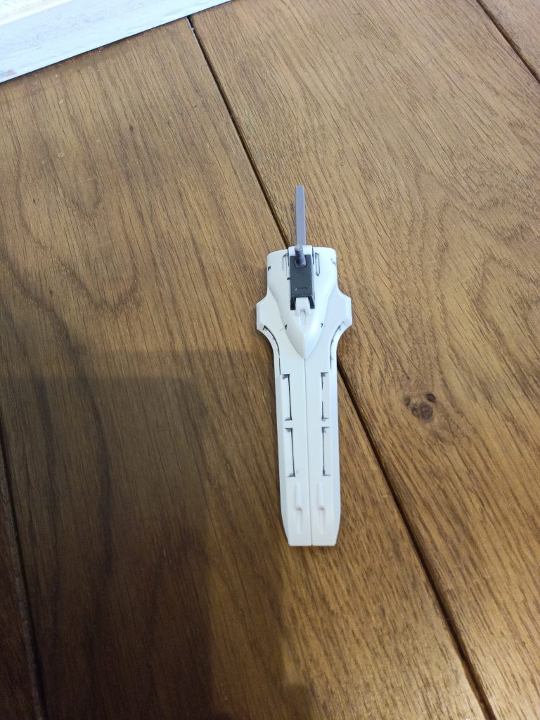 武装②ビームレイス攻撃時にビーム波を発し敵を切り刻むことが出来るレイス