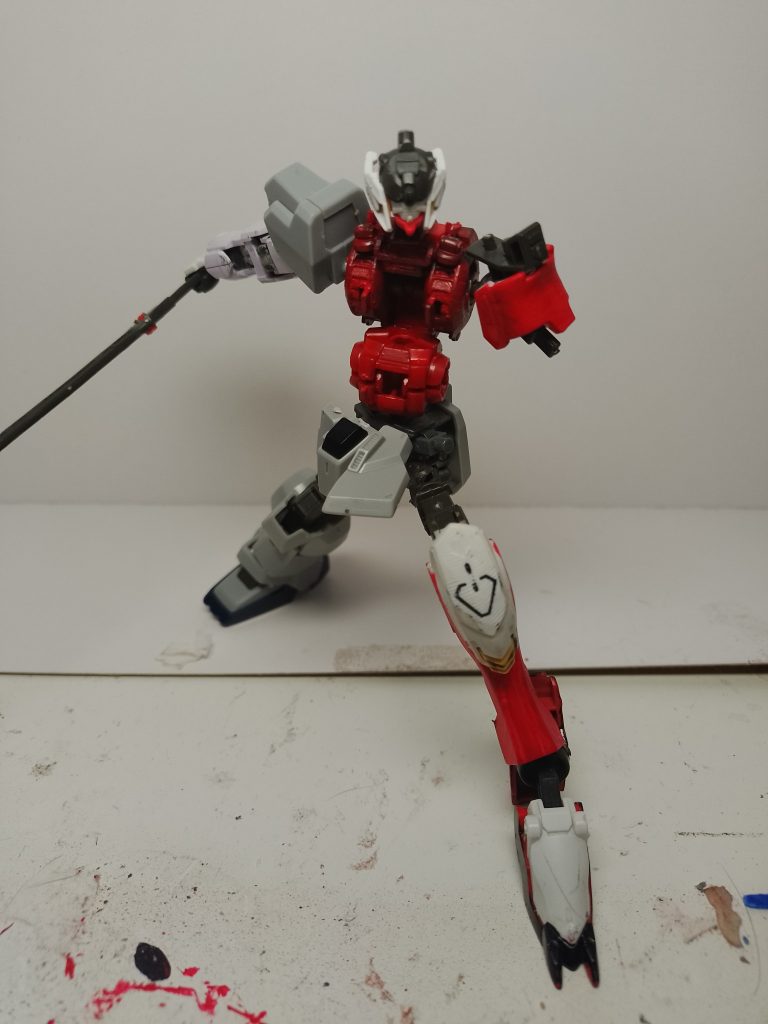 設定PHO-767EX    イクストライトアウト空から落ちてきたAR。最初の時点は左腕と左脚が欠損。かつ、頭すらなかったが、たまたまそこに副業メカニック兼医者とかいう人間がいたので趣味程度で修復された。その時、適当にアウトというあだ名的な名前がつけられた。その後、1人の入院患者だったハルト・シュトウという久しぶり人間が乗り回し、初めて人の目に触れることとなる本来の所有者である軍部はこの存在を知りながらも、無視を続けており、何かある模様