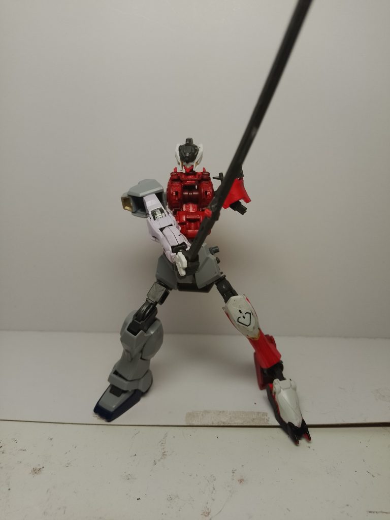 武装は刀1本。そこら辺に転がっていたものを盗む、もとい借りたものであり、基本武装である、レイドソードよりも劣る