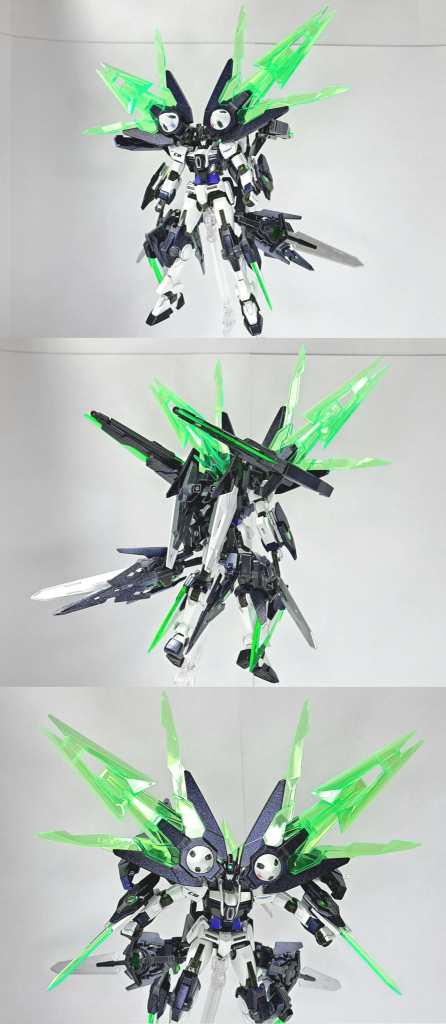 バーストシールドモードドライヴユニットを前方に展開する事で、クリアパーツがGNフィールドとして機能し、広範囲の防御が可能である。