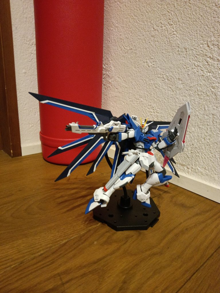 ライジングフリーダムはSEED撃ちにして以前していなかった墨入れをしてメラミンスポンジで仕上げました最後までご覧いただきありがとうございました。