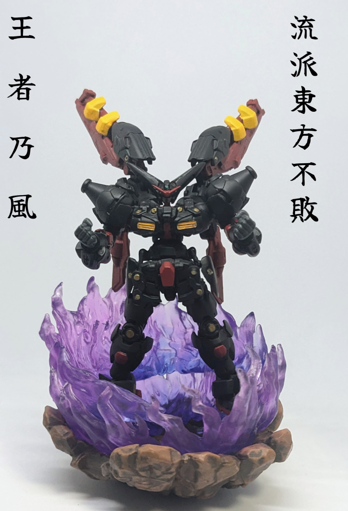 全身で20ヶ所以上は可動します。今回はMFということでディテールよりも可動に重きを置いて作成しています。後ろのウイングは拘っていてハイパーモード時のウイングの可動を再現できるようになっています。