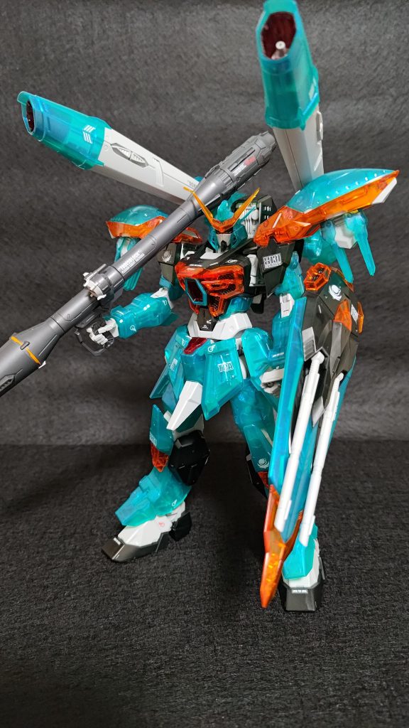 パチ組みだけど賑やかしに先日買ったクリア版カラミティを流行りの偏光成型がふんだんに使われていて非常に綺麗で満足度高し