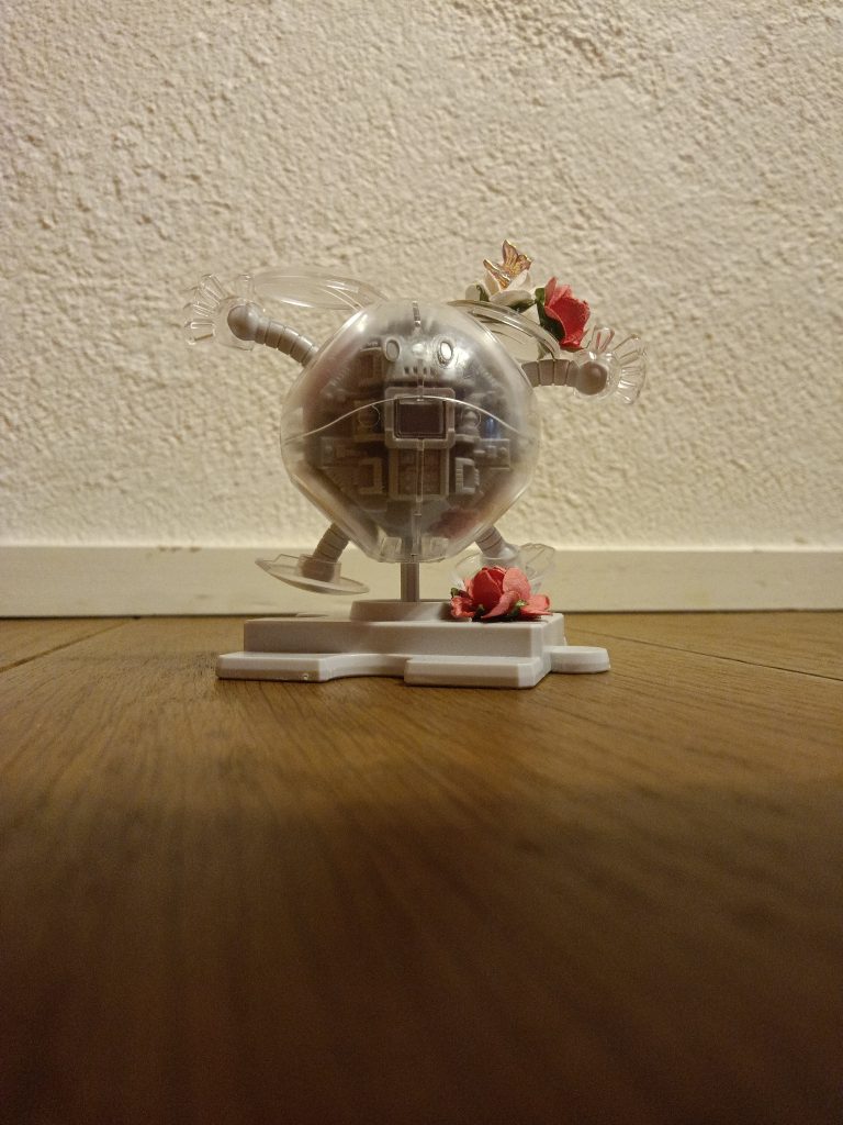 チャーミングハロクリアカラーのハロにレジンで花などをつけてかわいい雰囲気にしてみました