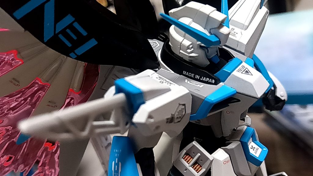 デカールに「MADE IN JAPAN」があったので貼ってみました(*ˊᗜˋ)あと名前の「ね！」もロゴ的な感じでマスキングして作ってみました。