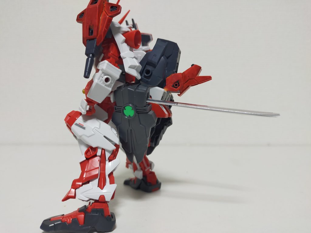 肩に携行されていた唯一の武器、2本の刀は腰部横へと変更されており取り回しを改善。バックパックにスラスターを増設することで数分間の飛行を可能にした。また、増設されたバックパックには瞬間的に機体性能を増幅させる｢ニコロブ粒子｣が初搭載された。その推進力と速度を生かし、｢1体1の戦いでは瞬時に間合いに切り込む｣という異名を欲しいままにし、集団戦においても機体各部に配置されたセンサーにて、背後を取らせない戦い方を主にする。その戦法で決勝戦まで勝ち進んだが、対戦相手の多くの対策に阻まれ、惜しくも優勝とまではいかなかった。ガンプラビルダーズ連盟の本部にはには本機体の活躍を動画として記録しているものがあり、歴代名勝負にも選ばれる戦いとなっている。その勝負した機体の名前は｢����｣（次回紹介）