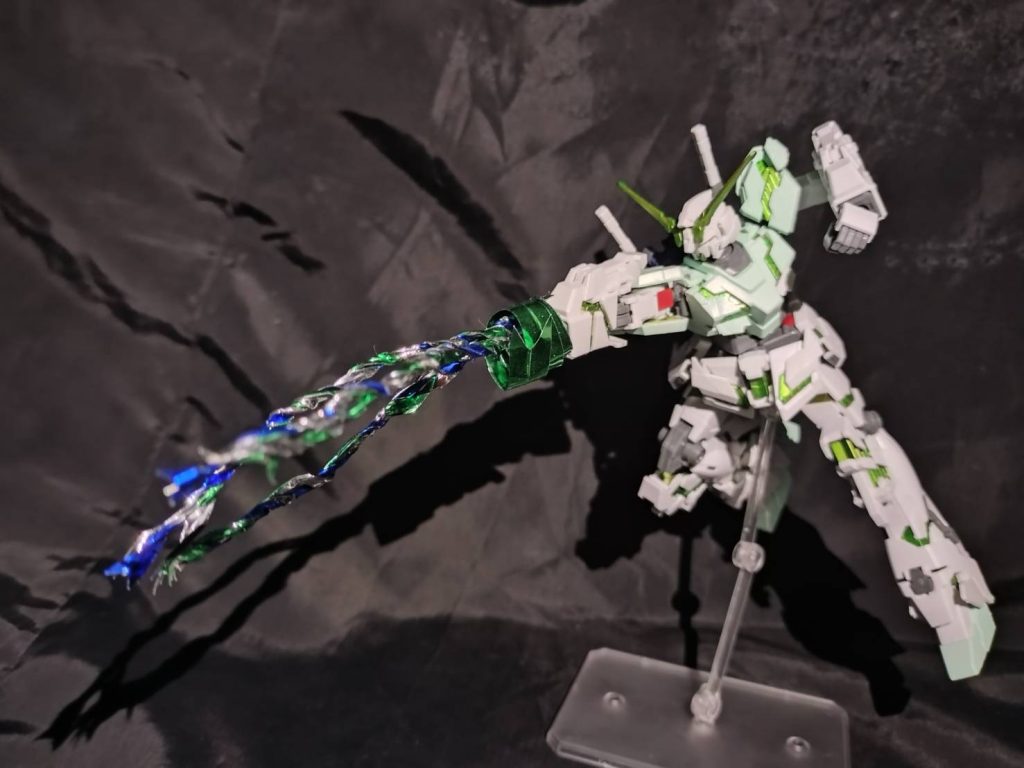 アルミのリボンをくるくるしました。仕組みは、マニピュレーター内のサイコフレームに共振を溜めて、それを絞って差なったという設定です。一様ナノマシーンみたいな物ですね。