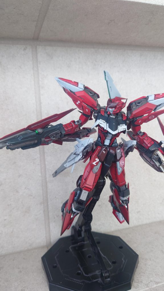 フリーダムガンダムの脚部、腰部アーマーの一部を移植しました。