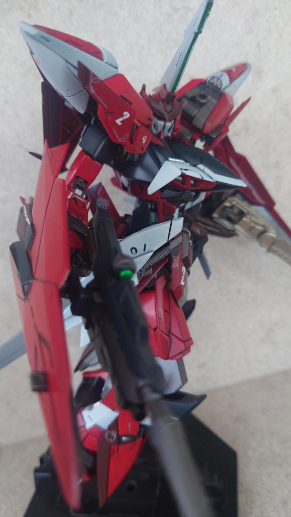 トサカがあるので、色分けはジャスティス系統な感じを意識して、ネットで見つけた素敵な作例を参考にさせていただきました。ご覧下さり有難うございました!