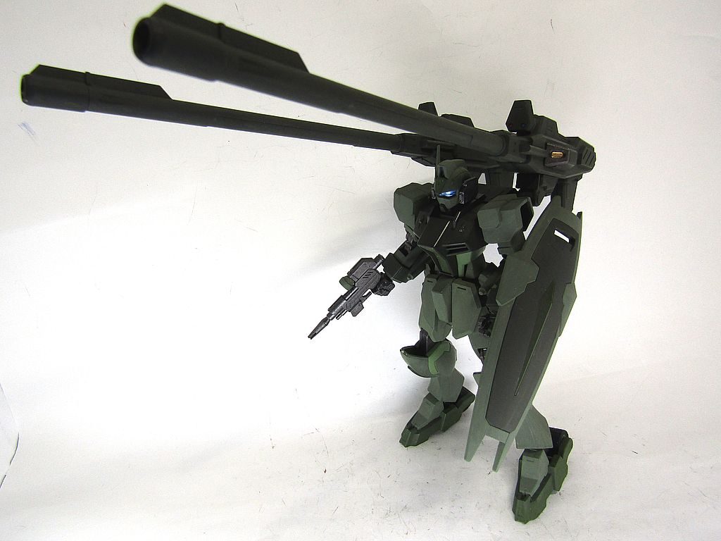 ドッペルホルン連装無反動砲装備です。敵艦や敵航空戦力を迎撃する遠距離戦装備です。