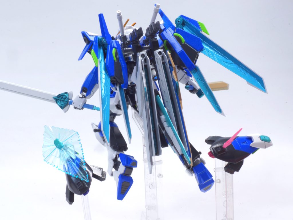 ALICEALICEALICEALICEALICEALICEALICEALICEALICEALICEALICEALICEALICE　通常脚部に装備されているコルニクスレヴは、自律支援ユニットとして自律稼働が可能です。前述の武装も使用可能で、親機のサポートを行います。ファイターは目の前のバトルで手がいっぱいなので、基本的にALICEシステムが管理します。ちなみにしっぽのスラスターがチェリーレッドの方がF（フギン）、パープルの方がM（ムニン）です。ALICEALICEALICEALICEALICEALICEALICEALICEALICEALICEALICEALICEALICE