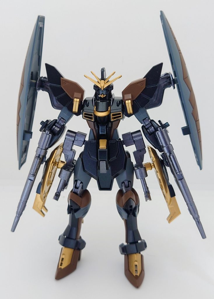 正面背面から大型のシールドを両側に展開しており、フクロウが羽をたたんでいるイメージを基にしております。