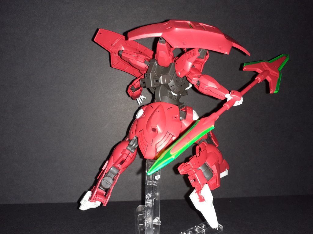 二期では火器を持っていますがこのキットでは頭部のバルカン以外近接武器だけ。