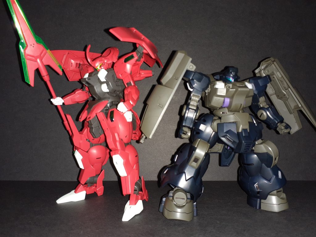 サイズは違えど構造や形状は同メーカーらしくかなり似ています。