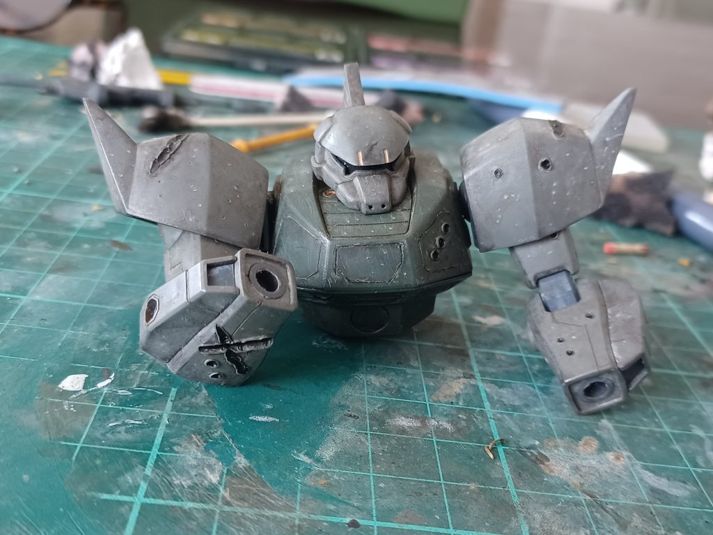 退色表現をするのにウォッシングをしたりチッピングで塗装のハゲを表現してみた。