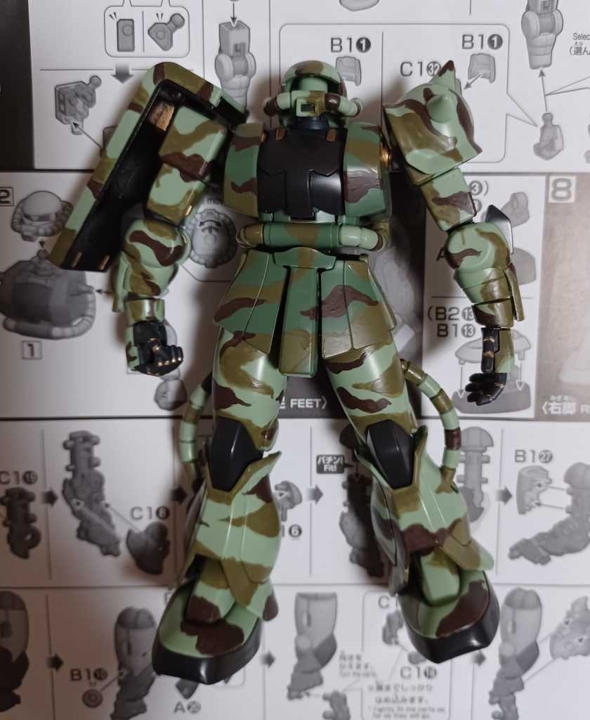 【迷彩第二段階】同じく、水性ホビーカラーのレッドブラウン(H-47)で二色目の迷彩柄を塗り終えた時の画像。調べてみると迷彩柄って色々とあってクラウド迷彩っぽくしてみたつもりだけど初めての迷彩塗装にしては上手く出来たかな~と自画自賛(笑)