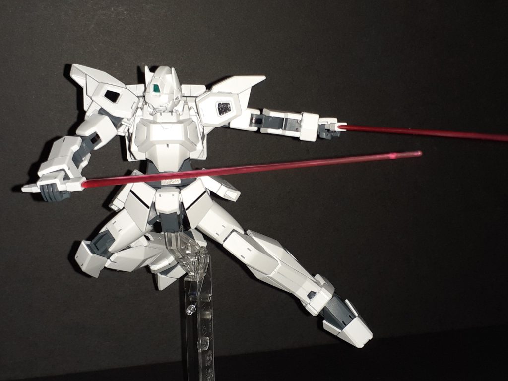 ファング！もシールド手放さないとできないので劇中の完全再現はできない。